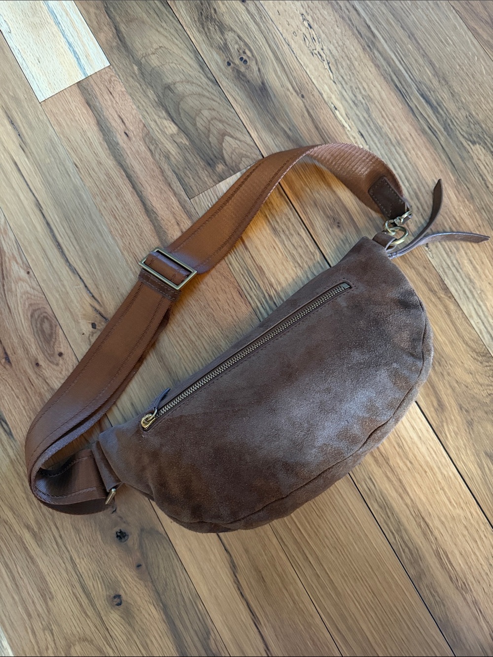Quince Quinn Suede Sling Bag | Whiskey - Picture 8 of 9